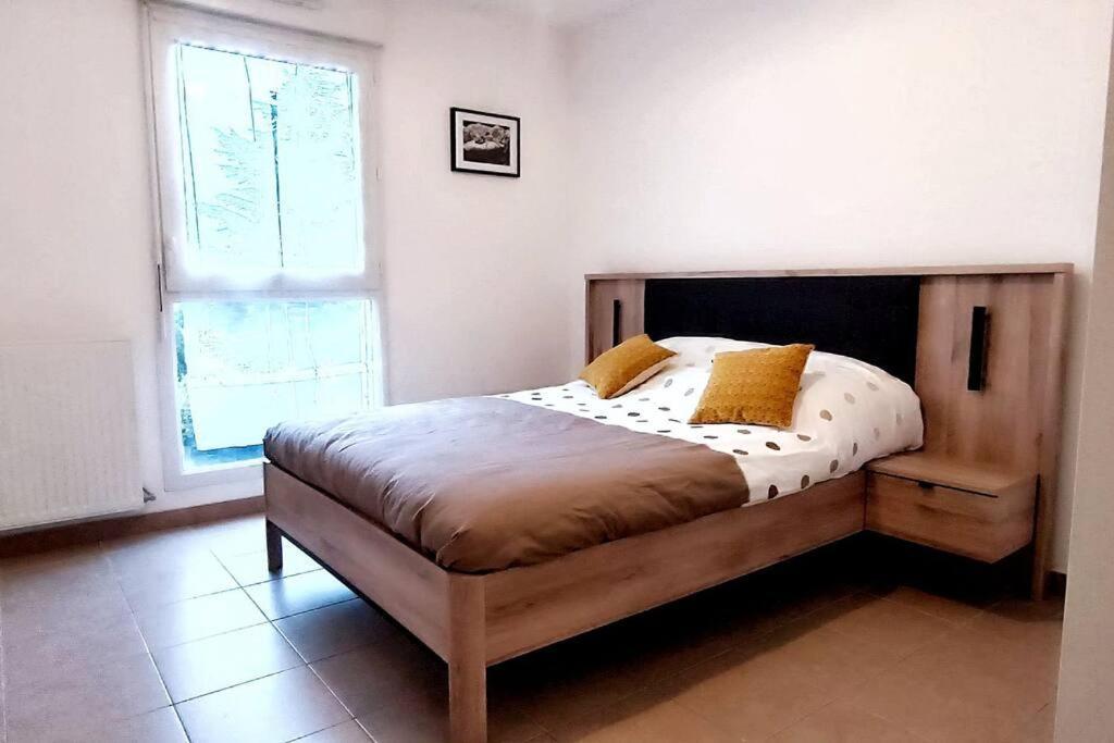 Apartment Pour 4 Personnes Entre Paris Et Disneyland. Pontault-Combault